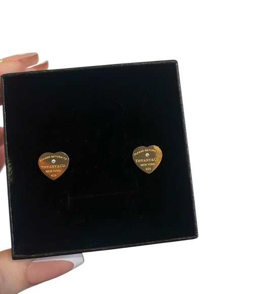 T gold heart earrings